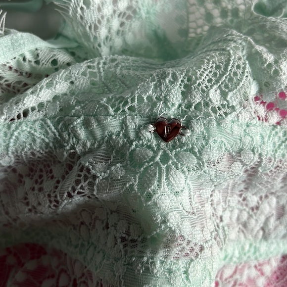 Victoria Secret’s PINK lace bralette - Picture 5 of 7